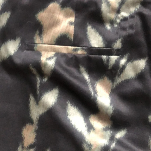 Babaton high waisted long shorts bermudas, viscose, floral abstract pattern sz 8 - Picture 8 of 8